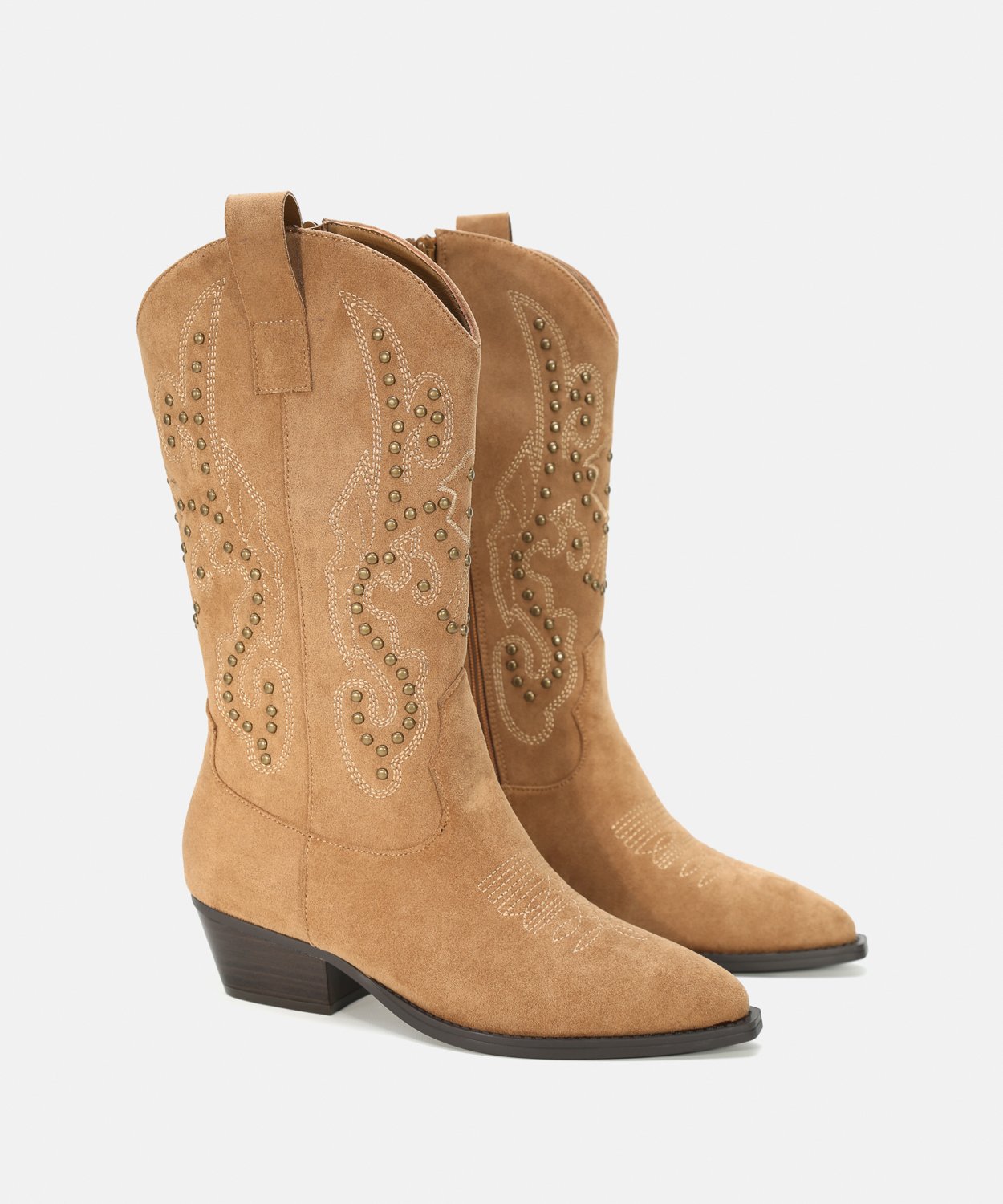 Botas cowboy salto cano m&eacute;dio tachas